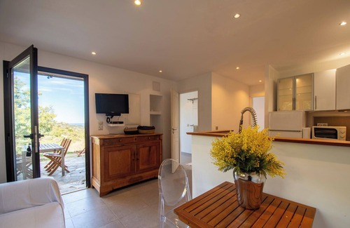 Calvi House | Casarone : Havre de paix avec vue sublime sur Calvi, piscine et nature