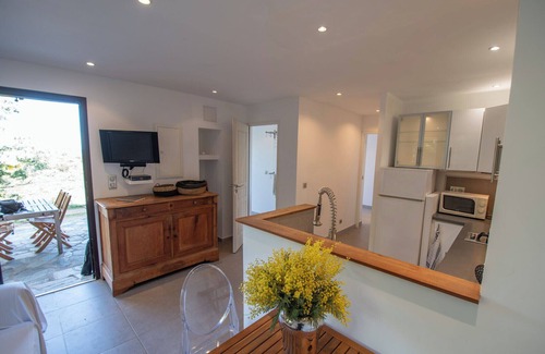 Calvi House | Casarone : Havre de paix avec vue sublime sur Calvi, piscine et nature