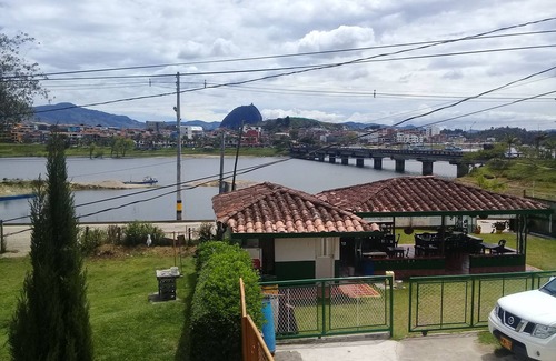 Guatape House | CASAS VACACIONALES VILLA DEL PUENTE