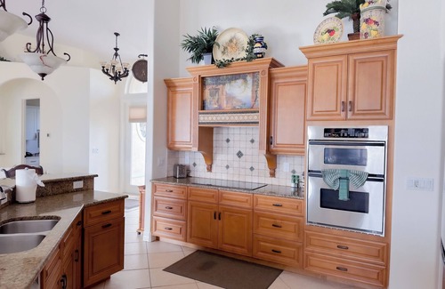 Fort Myers House | CasaSuLago Sunset Lakefront, Saltwater Pool & Spa, Fishing, Kayaks & Game Room!