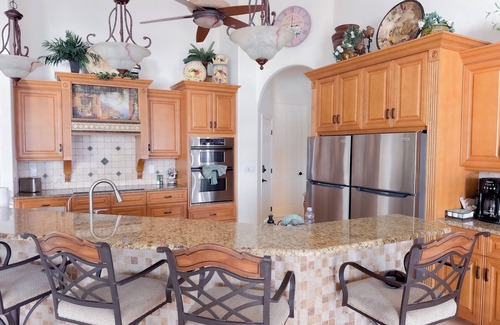 Fort Myers House | CasaSuLago Sunset Lakefront, Saltwater Pool & Spa, Fishing, Kayaks & Game Room!