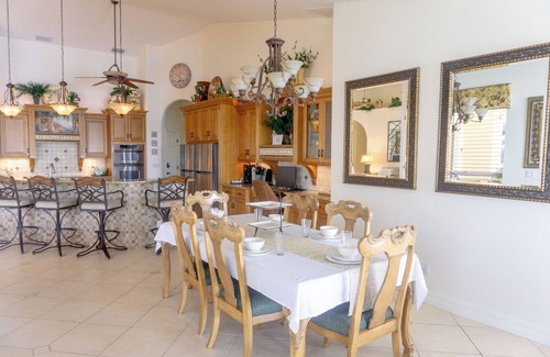Fort Myers House | CasaSuLago Sunset Lakefront, Saltwater Pool & Spa, Fishing, Kayaks & Game Room!