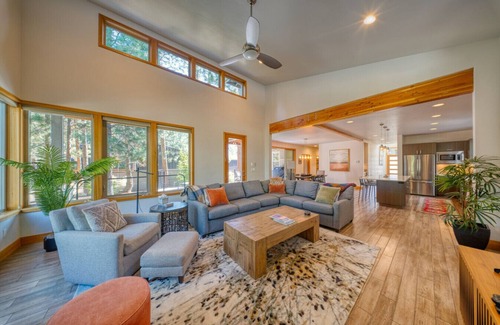 Westbrook Meadows House | Cascade Crest-Family Friendly Home, Hot Tub, Private Yard