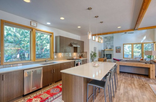 Westbrook Meadows House | Cascade Crest-Family Friendly Home, Hot Tub, Private Yard
