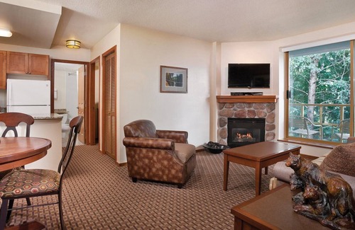 Village North Resort | Cascade Lodge Resort 1bdr