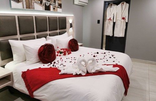 Nelspruit Cabin | Cascades Guest Lodge and Apartments