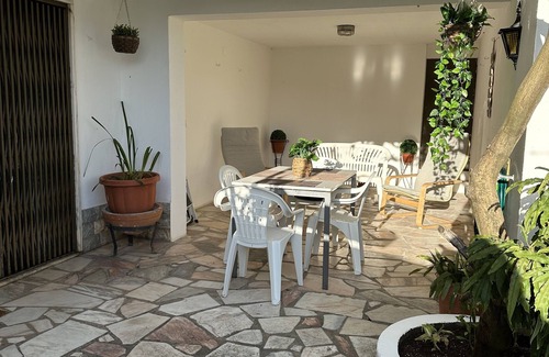 Alvide Cottage | Cascais Quaint Cottage- Fully Equipped and Furnished Large Studio. Sleeps 2 or 4