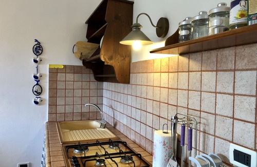 Montescudaio Apartment | Casetta Luna in Tuscany Hillside Near the Sea, Ultra WiFi and Parking