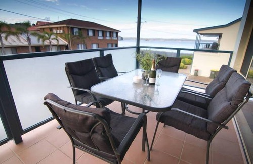Batehaven House | Caseys Beach Holiday Unit
