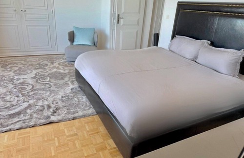 Casino - Boulingrins Apartment | Casino Square Apartment with F1-view