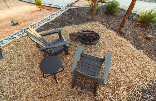 Athens House | Casita 1 · Great getaway in nature near lakes & shopping. C1