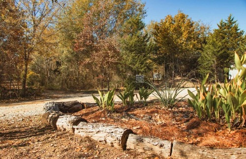 Athens House | Casita 1 · Great getaway in nature near lakes & shopping. C1