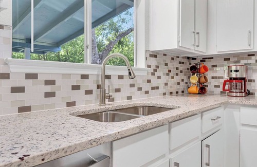 Northwest Crossing House | Casita Alegría~3BD/2BA~15MinToSeaWorld~PetsWelcome
