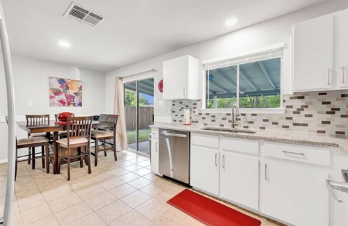 Northwest Crossing House | Casita Alegría~3BD/2BA~15MinToSeaWorld~PetsWelcome