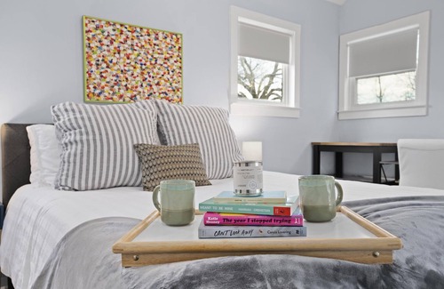 Triangle State Cottage | ♥Casita Avenue B |1 BDRM Guest House|Hyde Park ATX