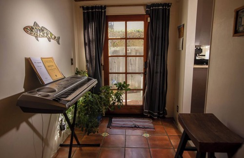 Belmont Shore House | Casita de las Brisas - Steps to the beach, the bay and Second Street