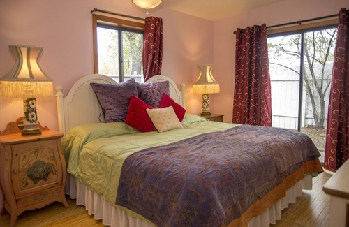 Santa Fe House | Casita Dulce: 1 Bedroom., 1 Bath, AC, Private Garden – Easy Walk to all Santa Fe