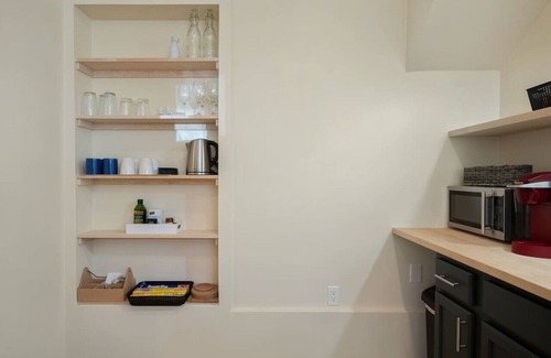 North Hills House | Casita Por Que? - Southwestern Studio Downtown