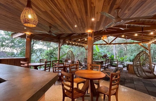 Rio Seco Cabin | Casitas Cocobolo up to 4 guestsnn