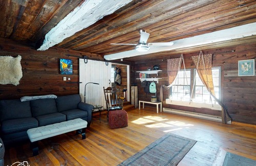 Clarksville House | Cass Hill Farmhouse Escape