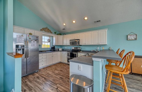 Surf City House | Cast-A-Waves - Ocean View Home w/Pool & Hot Tub