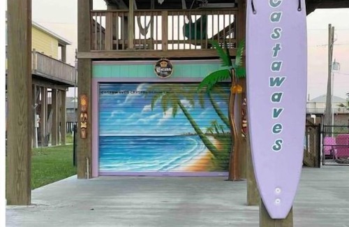 Crystal Beach House | Castawaves- 2 bedroom 2 bath steps from the beach dog friendly