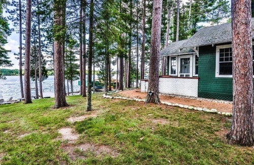 Eagle River Cottage | Castaway on Catfish. Accepting weekly reservations Friday - Friday