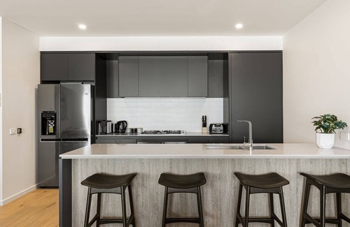 Safety Beach House | Castaway Villa | Luxe on the Marina Walk to Beach