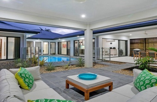 Palm Cove House | CASTAWAYS @ PALM COVE
