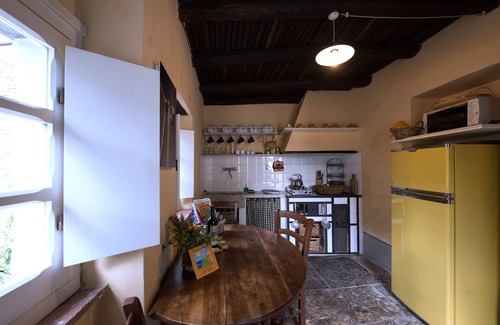 Caste House | Castè is a tiny medieval village behind the 5TERRE