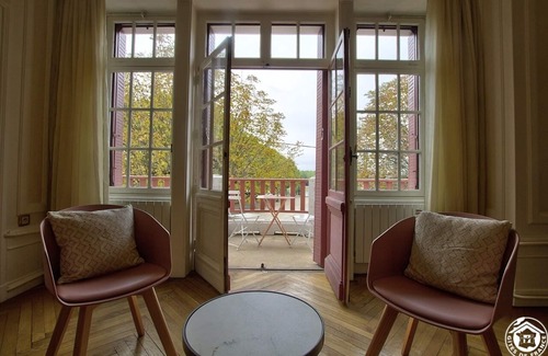 Montmerle-sur-Saone House | Castel DE Valrose - Montmerle SUR Saone