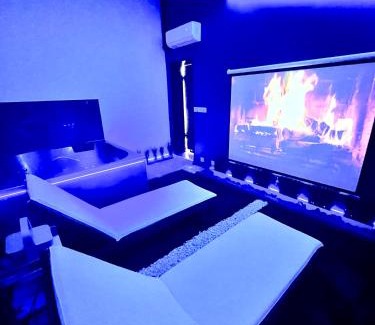 Pont-du-Chateau House | Castel Room