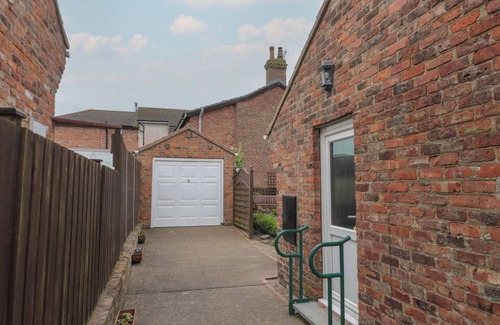 Flamborough Cottage | CASTELIAN, pet friendly, with a garden in Flamborough