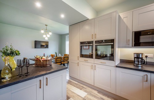 Garn Fadryn House | Castell Coch - Five Bedroom House, Sleeps 9