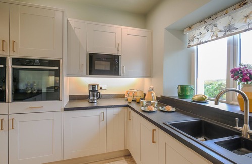Garn Fadryn House | Castell Coch - Five Bedroom House, Sleeps 9