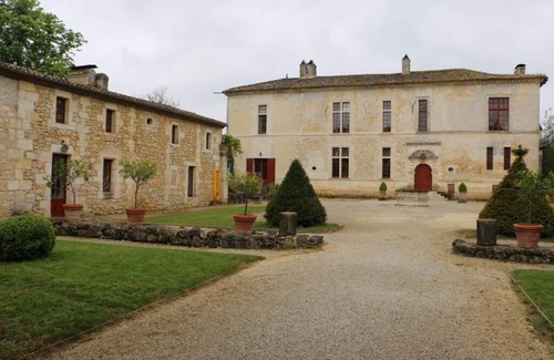 Saint-Leon Cottage | Castelneau Castle