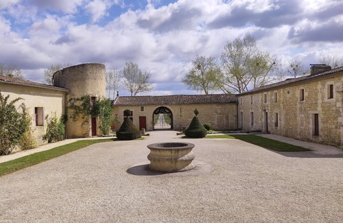 Saint-Leon Cottage | Castelneau Castle