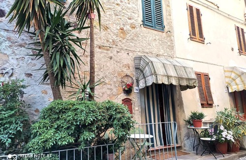 Castelvecchio House | Castelvecchio Alto