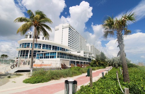 Miami Beach Condo | Castle 1731 Spacious Oceanfront Studio with Beach Access, Pool, Tennis, Free Parking