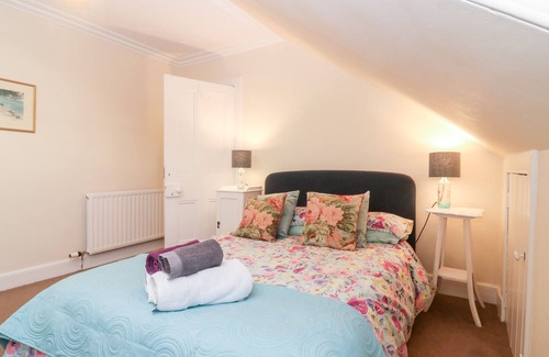 Anstruther Cottage | CASTLE CLIFF, pet friendly, character holiday cottage in Anstruther
