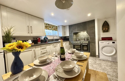 Ryde Ski Chalet | Castle Cottage
