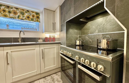 Ryde Ski Chalet | Castle Cottage