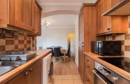 Rayleigh Cottage | ⭐ Castle Cottage Rayleigh: 3 Bedroom House Self Catering ⭐