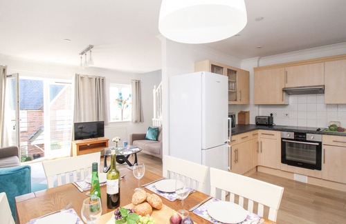 Weymouth House | CASTLE COVE VIEW, pet friendly, with a garden in Castle Cove