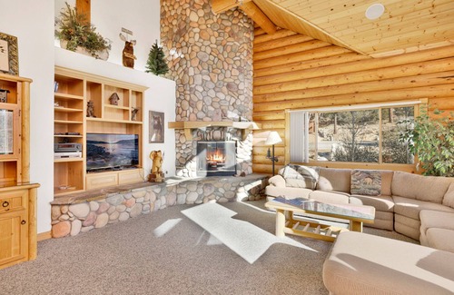 Castle Glen Estates Cabin | Castle Crag Log Cabin Big Bear~ Hot Tub~ Games~