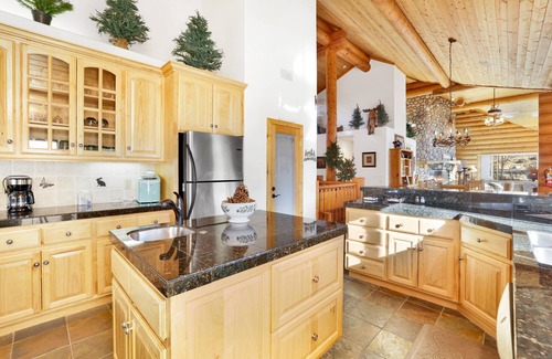 Castle Glen Estates Cabin | Castle Crag Log Cabin Big Bear~ Hot Tub~ Games~