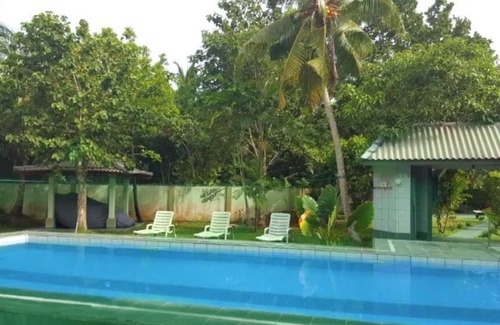 Hikkaduwa Villa | Castle Family villa ,pool, view. Cook