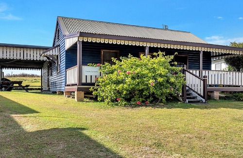 Wooli House | Castle Gandolfo has charm and centrally located
