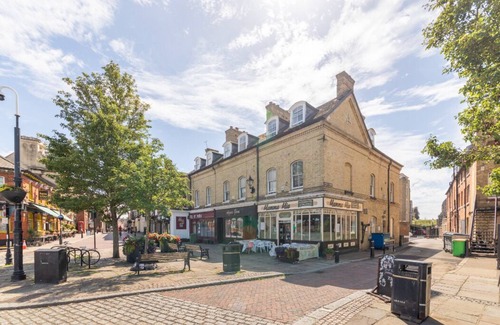Rochester Apartment | Castle Garden View - Two Steps Away from Central Rochester High Street