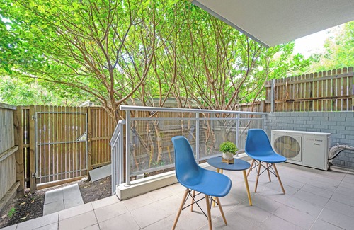 Castle Hill House | Castle HIll Sweet Modern 3BR Apt with 2 Parking